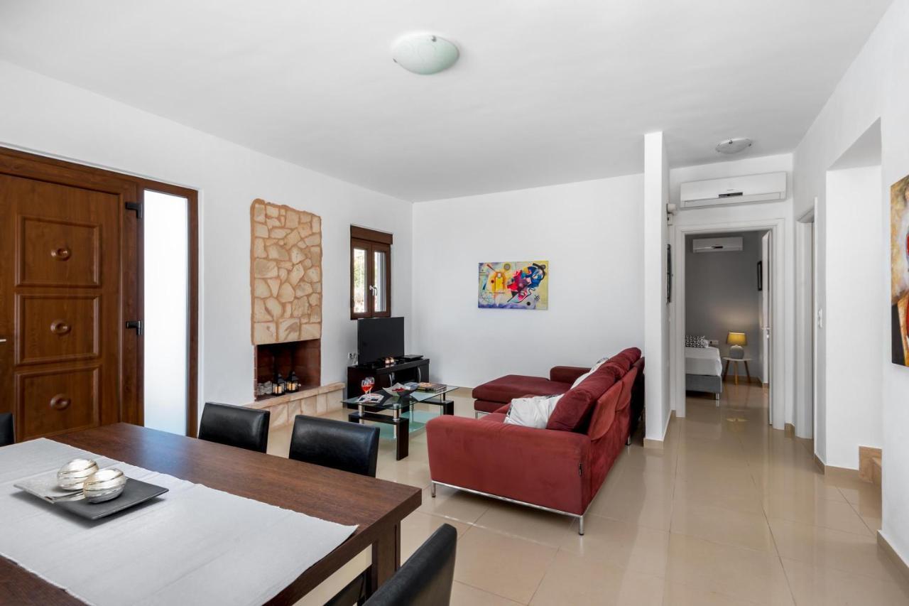 Aggelina Villa Pefki  ภายนอก รูปภาพ